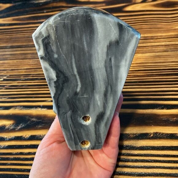 Black onyx marbled ashtray with man next to cactus with a large sombrero. - Picture 4 of 5